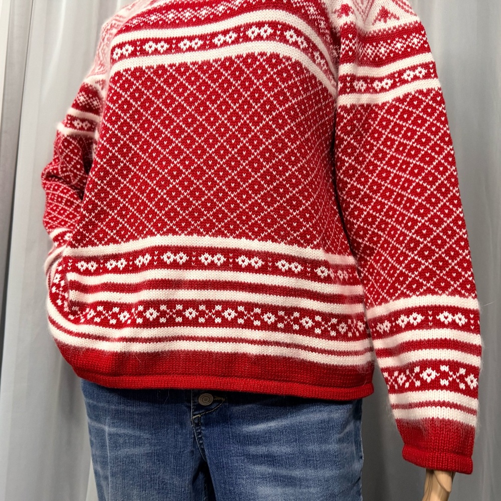 ST. JOHN’S BAY Women’s Red/White V-Neck Sweater (Size: L) - Picture 5 of 14